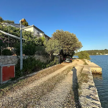 House Jagoda -first Row To The Sea בית נופש *